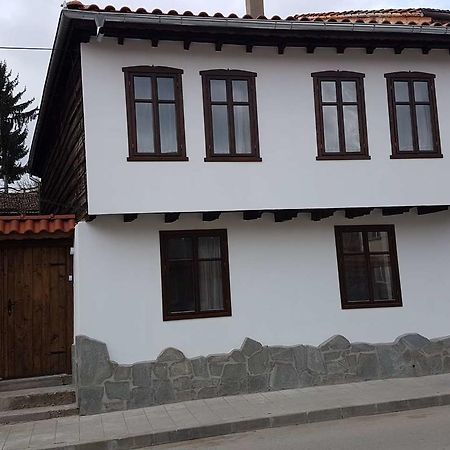Къща за гости Стръмена Елена Екстериор снимка